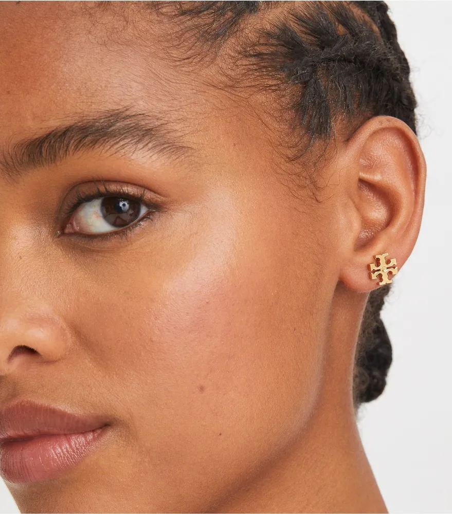 https___s7.toryburch.com_is_image_ToryBurch_style_kira-stud-earring-accessory-on-model.TB_17843_720_20230309_OMACC.pdp-1440x1638.jpg_large