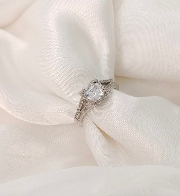 Sparkling 925 Sterling Silver Zircon Ring