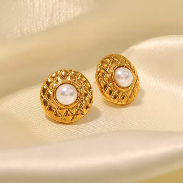 18k Gold Exquisite Vintage Pearl Stud Earrings
